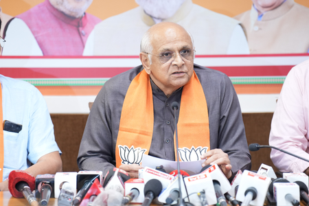 गुजरात के सीएम ने एसआईआर को लेकर चुनाव आयोग में मतभेद के कांग्रेस के दावे को खारिज किया गुजरात के सीएम ने एसआईआर को लेकर चुनाव आयोग में मतभेद के कांग्रेस के दावे को खारिज किया