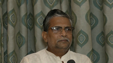 प्रवेश वर्मा के थप्पड़ विवाद पर सियासी घमासान, राजद ने कहा-यह कैसा लोकतंत्र प्रवेश वर्मा के थप्पड़ विवाद पर सियासी घमासान, राजद ने कहा-यह कैसा लोकतंत्र