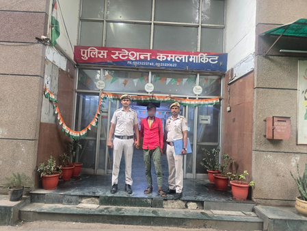 दिल्ली में ऑपरेशन कवच के तहत बड़ी कार्रवाई, 2.5 किलो गांजे के साथ आरोपी गिरफ्तार दिल्ली में ऑपरेशन कवच के तहत बड़ी कार्रवाई, 2.5 किलो गांजे के साथ आरोपी गिरफ्तार