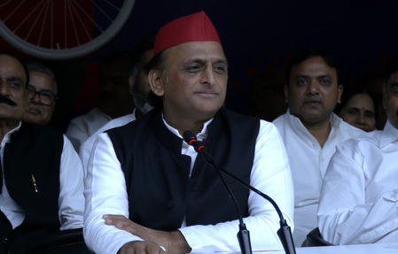 अखिलेश यादव का चुनावी ऐलान  सत्ता में आए तो पुरानी पेंशन बहाल, शिक्षामित्रों को शिक्षक बनाने का वादा