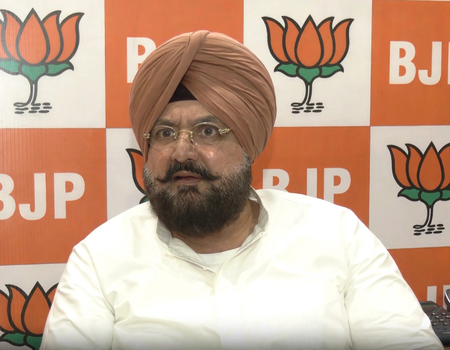 एलपीयू प्रकरण पर फतेहजंग बाजवा ने पंजाब सरकार को घेरा, बोले-सरकार छुपा रही नाकामी एलपीयू प्रकरण पर फतेहजंग बाजवा ने पंजाब सरकार को घेरा, बोले-सरकार छुपा रही नाकामी