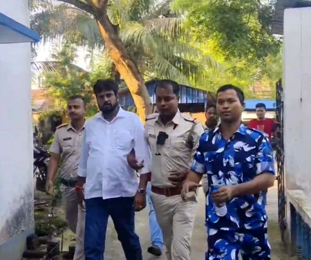 पश्चिम बंगाल तृणमूल के पूर्व विधायक हथियारों के साथ गिरफ्तार पश्चिम बंगाल तृणमूल के पूर्व विधायक हथियारों के साथ गिरफ्तार