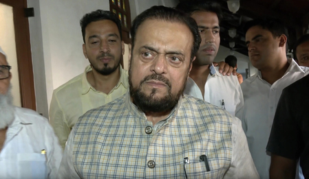 मुंबई 39 हजार झुग्गियों पर बुलडोजर चलाने की तैयारी, अबू आजमी ने कार्रवाई रोकने की मांग की मुंबई 39 हजार झुग्गियों पर बुलडोजर चलाने की तैयारी, अबू आजमी ने कार्रवाई रोकने की मांग की