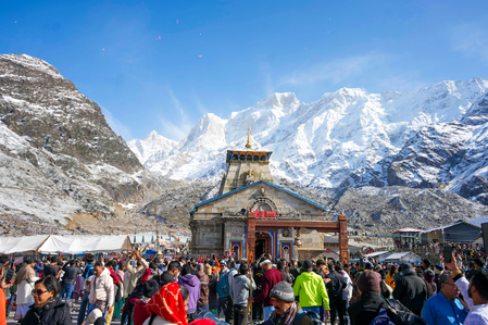 उत्तराखंड चारधाम यात्रा में रिकॉर्ड श्रद्धालु, बद्रीनाथ-गंगोत्री में टूटे पुराने रिकॉर्ड उत्तराखंड चारधाम यात्रा में रिकॉर्ड श्रद्धालु, बद्रीनाथ-गंगोत्री में टूटे पुराने रिकॉर्ड