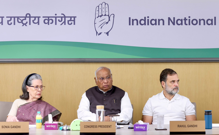 कांग्रेस कार्यसमिति की बैठक में मुख्य चुनाव आयुक्त के इस्तीफे को लेकर प्रस्ताव पारित कांग्रेस कार्यसमिति की बैठक में मुख्य चुनाव आयुक्त के इस्तीफे को लेकर प्रस्ताव पारित