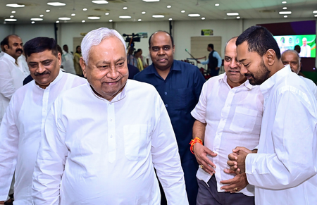 बिहार  अनंत सिंह-नीरज कुमार विवाद पर जदयू नेता बोले- पार्टी के बड़े नेताओं के संज्ञान में है मामला