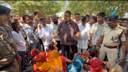 बिहार बांध टूटने के बाद बाढ़ पीड़ितों के बीच पहुंचे पप्पू यादव, बोले-यह प्राकृतिक नहीं, पॉलिटिकल डिजास्टर है बिहार बांध टूटने के बाद बाढ़ पीड़ितों के बीच पहुंचे पप्पू यादव, बोले-यह प्राकृतिक नहीं, पॉलिटिकल डिजास्टर है