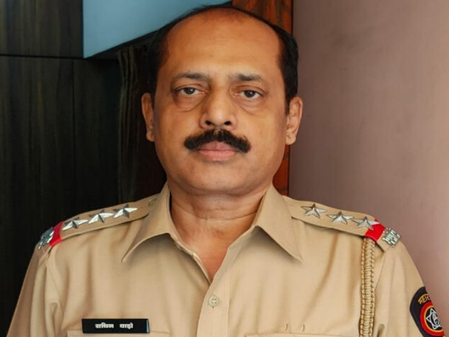 एंटीलिया विस्फोटक और मनसुख हिरेन हत्याकांड में सचिन वाझे को जमानत, पांच जिलों में प्रवेश पर रोक एंटीलिया विस्फोटक और मनसुख हिरेन हत्याकांड में सचिन वाझे को जमानत, पांच जिलों में प्रवेश पर रोक