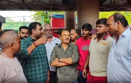गोरेगांव गैस लीक हादसे पर संजय निरुपम का बीएमसी पर हमला, अवैध फैक्ट्रियां बंद करने की मांग गोरेगांव गैस लीक हादसे पर संजय निरुपम का बीएमसी पर हमला, अवैध फैक्ट्रियां बंद करने की मांग