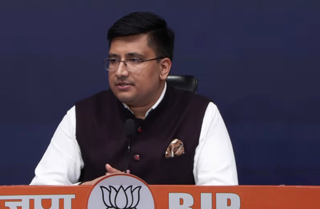कांग्रेस की सुविधा की राजनीति समय-समय पर अपने सियासी हित के लिए बदलती रहती है सिद्धार्थ यादव कांग्रेस की सुविधा की राजनीति समय-समय पर अपने सियासी हित के लिए बदलती रहती है सिद्धार्थ यादव
