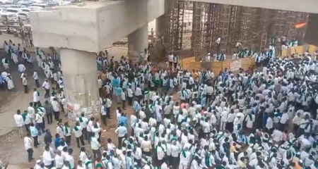 कर्नाटक हुबली में किसानों का प्रदर्शन, गन्ने का रेट 5,500 रुपए प्रति टन करने की मांग