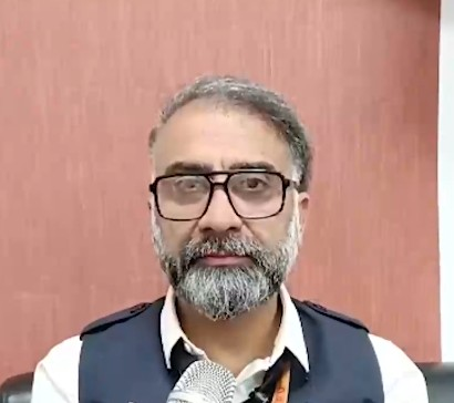 एलपीयू में छात्रों के विरोध पर डीन का बयान, कहा-अफवाहों से उपजा गुस्सा हिंसक प्रदर्शन में बदला एलपीयू में छात्रों के विरोध पर डीन का बयान, कहा-अफवाहों से उपजा गुस्सा हिंसक प्रदर्शन में बदला