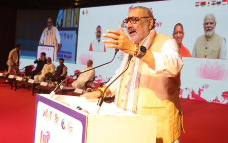 कट्टा उद्योग से ब्रह्मोस और फाइटर जेट तक बदली यूपी की पहचान गिरिराज सिंह