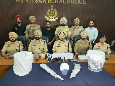 पंजाब अमृतसर में हथियार-नशा तस्करी नेटवर्क का भंडाफोड़, तीन आरोपी गिरफ्तार