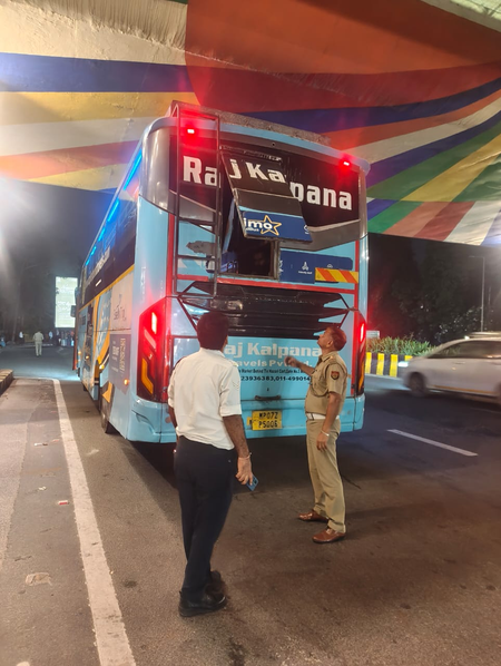 तीन दिन में 1003 बसों की चेकिंग, 67 के चालान, इमरजेंसी एग्जिट, सीसीटीवी, फायर सेफ्टी उपकरण और ब्लैक फिल्म की हुई जांच