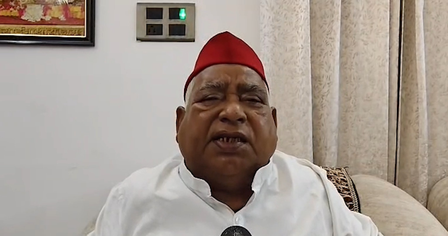 घबराए हुए हैं यूपी के मुख्यमंत्री और उपमुख्यमंत्री, केशव प्रसाद मौर्य के बयान पर सपा सांसद का पलटवार घबराए हुए हैं यूपी के मुख्यमंत्री और उपमुख्यमंत्री, केशव प्रसाद मौर्य के बयान पर सपा सांसद का पलटवार