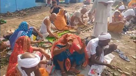 औरंगाबाद के पुनपुन तट पर उमड़ा आस्था का जनसैलाब, पितृ मोक्ष के लिए हजारों श्रद्धालुओं ने किया पिंडदान औरंगाबाद के पुनपुन तट पर उमड़ा आस्था का जनसैलाब, पितृ मोक्ष के लिए हजारों श्रद्धालुओं ने किया पिंडदान