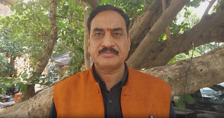 तेलंगाना छात्रों से बिंदी-चूड़ी उतरवाने पर विवाद, वीएचपी ने बताया संस्कृति पर हमला तेलंगाना छात्रों से बिंदी-चूड़ी उतरवाने पर विवाद, वीएचपी ने बताया संस्कृति पर हमला