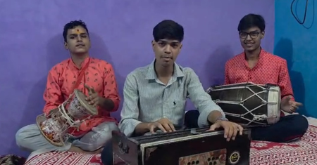 रामनगर के तीन भाइयों की कोशिश पारंपरिक वाद्य यंत्रों से नई पीढ़ी तक पहुंचा रहे पहाड़ की संस्कृति रामनगर के तीन भाइयों की कोशिश पारंपरिक वाद्य यंत्रों से नई पीढ़ी तक पहुंचा रहे पहाड़ की संस्कृति