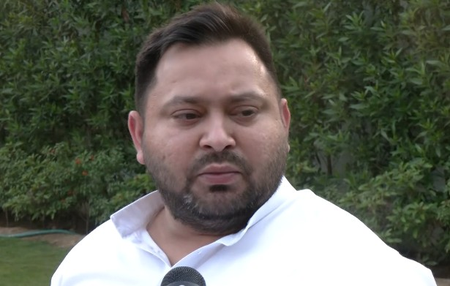 लोकतांत्रिक संस्थाओं को कमजोर कर रही भाजपा, विपक्ष हर स्तर पर करेगा संघर्ष तेजस्वी यादव लोकतांत्रिक संस्थाओं को कमजोर कर रही भाजपा, विपक्ष हर स्तर पर करेगा संघर्ष तेजस्वी यादव