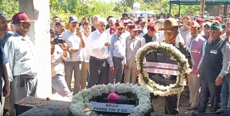 मेजर विजय सिंह मनकोटिया के निधन पर शोक की लहर, राजकीय सम्मान न मिलने पर सरकार पर उठे सवाल मेजर विजय सिंह मनकोटिया के निधन पर शोक की लहर, राजकीय सम्मान न मिलने पर सरकार पर उठे सवाल