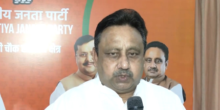 असाधारण बहादुरी को सलाम, 174 यात्रियों की जान बचाने वाले कैप्टन स्मित मच्छार की नेताओं ने की तारीफ असाधारण बहादुरी को सलाम, 174 यात्रियों की जान बचाने वाले कैप्टन स्मित मच्छार की नेताओं ने की तारीफ