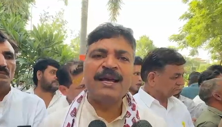 राजस्थान कांग्रेस नेता टीकाराम जूली का सरकार पर हमला, पंचायती राज और एसआईआर पर उठाए सवाल राजस्थान कांग्रेस नेता टीकाराम जूली का सरकार पर हमला, पंचायती राज और एसआईआर पर उठाए सवाल