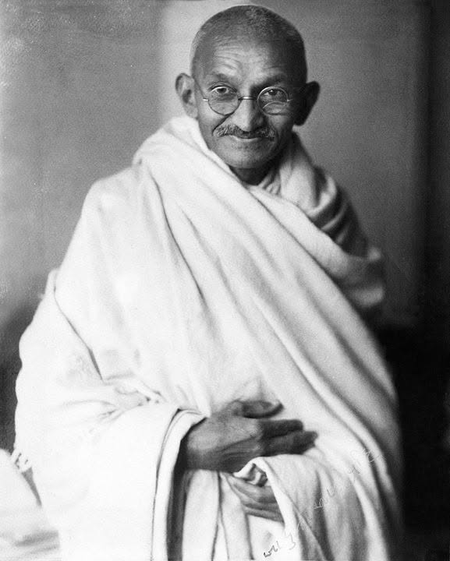 अंतरराष्ट्रीय अहिंसा दिवस जब महात्मा गांधी से चिढ़ गए थे विंस्टन चर्चिल, बताने लगे थे फकीर अंतरराष्ट्रीय अहिंसा दिवस जब महात्मा गांधी से चिढ़ गए थे विंस्टन चर्चिल, बताने लगे थे फकीर