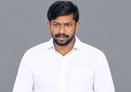 केरल में छात्रों का विरोध, कन्नूर में मंत्री जनीश की गाड़ी पर हमला केरल में छात्रों का विरोध, कन्नूर में मंत्री जनीश की गाड़ी पर हमला