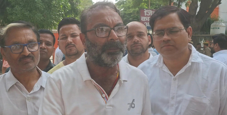 आगरा जेल में बंद कांग्रेस कार्यकर्ताओं से मिले अजय कुमार लल्लू, ज्ञानेश कुमार पर साधा निशाना आगरा जेल में बंद कांग्रेस कार्यकर्ताओं से मिले अजय कुमार लल्लू, ज्ञानेश कुमार पर साधा निशाना