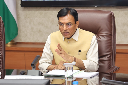 केंद्रीय खेल मंत्री ने शारीरिक शिक्षा शिक्षकों का एक व्यापक डेटाबेस बनाने का आह्वान किया केंद्रीय खेल मंत्री ने शारीरिक शिक्षा शिक्षकों का एक व्यापक डेटाबेस बनाने का आह्वान किया