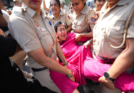 ‘पुलिस से डरने वाले नहीं’, सीईसी के खिलाफ प्रदर्शन के दौरान दिल्ली में हिरासत में लिए गए आप नेता ‘पुलिस से डरने वाले नहीं’, सीईसी के खिलाफ प्रदर्शन के दौरान दिल्ली में हिरासत में लिए गए आप नेता