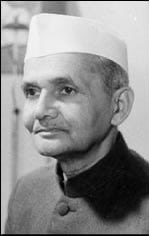 लाल बहादुर शास्त्री की जयंती पर कांग्रेस अध्यक्ष खड़गे समेत कई विपक्षी नेताओं ने दी श्रद्धांजलि लाल बहादुर शास्त्री की जयंती पर कांग्रेस अध्यक्ष खड़गे समेत कई विपक्षी नेताओं ने दी श्रद्धांजलि