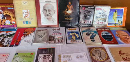 प्रयागराज में वर्षों से महात्मा गांधी की यादों को सहेज रहे अनिल गुप्ता, जयंती पर लगाई अनोखी प्रदर्शनी प्रयागराज में वर्षों से महात्मा गांधी की यादों को सहेज रहे अनिल गुप्ता, जयंती पर लगाई अनोखी प्रदर्शनी