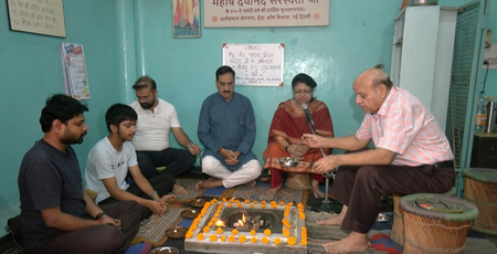 दिल्ली आर्य समाज मंदिर में कैप्टन स्मित मच्छार के जल्द स्वस्थ होने के लिए लिए विशेष हवन यज्ञ दिल्ली आर्य समाज मंदिर में कैप्टन स्मित मच्छार के जल्द स्वस्थ होने के लिए लिए विशेष हवन यज्ञ