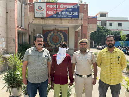 बिहारः बैंक की यूआईडीएआई मशीन से साइबर कैफे में बन रहे थे फर्जी आधार और पासपोर्ट, पुलिस ने किया भंडाफोड़ बिहारः बैंक की यूआईडीएआई मशीन से साइबर कैफे में बन रहे थे फर्जी आधार और पासपोर्ट, पुलिस ने किया भंडाफोड़