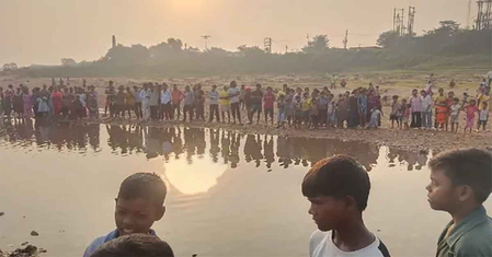 झारखंड  प्रतियोगी परीक्षा की तैयारी करने वाले युवक का शव नदी से बरामद, जांच में जुटी पुलिस