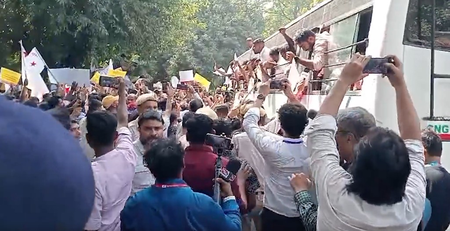 सीपीआई (एम) ने जंतर-मंतर से युवा और छात्र प्रदर्शनकारियों की गिरफ्तारी की निंदा की सीपीआई (एम) ने जंतर-मंतर से युवा और छात्र प्रदर्शनकारियों की गिरफ्तारी की निंदा की