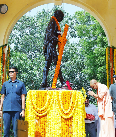 बापू का चरखा स्वावलंबन का आधार, ओडीओपी उसी भाव से ‘लोकल को ग्लोबल’ बनाने का अभियान सीएम योगी बापू का चरखा स्वावलंबन का आधार, ओडीओपी उसी भाव से ‘लोकल को ग्लोबल’ बनाने का अभियान सीएम योगी