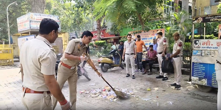 दिल्ली आनंद विहार मार्केट में चला स्वच्छता अभियान, डीसीपी बोले- सालभर जारी रहना चाहिए प्रयास दिल्ली आनंद विहार मार्केट में चला स्वच्छता अभियान, डीसीपी बोले- सालभर जारी रहना चाहिए प्रयास