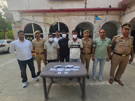 पुलिस ने मोबाइल और चेन स्नैचिंग गिरोह के तीन आरोपी दबोचे, चार आईफोन समेत पांच मोबाइल बरामद पुलिस ने मोबाइल और चेन स्नैचिंग गिरोह के तीन आरोपी दबोचे, चार आईफोन समेत पांच मोबाइल बरामद
