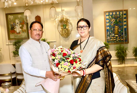 छत्तीसगढ़ के सीएम ने स्मृति ईरानी से की मुलाकात, जनकल्याणकारी योजनाओं पर की चर्चा छत्तीसगढ़ के सीएम ने स्मृति ईरानी से की मुलाकात, जनकल्याणकारी योजनाओं पर की चर्चा