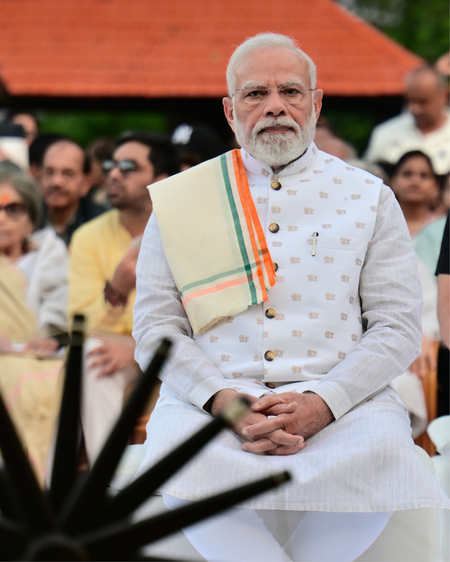 सेवा में निष्ठापूर्वक लगे रहना ही संसार का श्रेष्ठ पुण्य कर्म, पीएम मोदी ने साझा किया सुभाषित