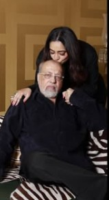 77 साल के हुए निर्देशक जेपी दत्ता, बेटी निधि और सुनील शेट्टी ने दी जन्मदिन की बधाई 77 साल के हुए निर्देशक जेपी दत्ता, बेटी निधि और सुनील शेट्टी ने दी जन्मदिन की बधाई