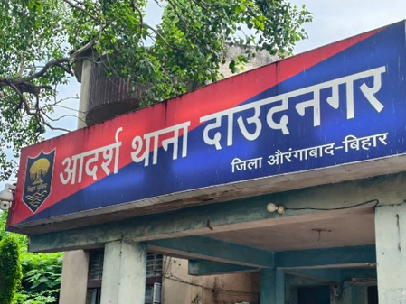 औरंगाबाद पति के कान भरता था जेठ तो बदला लेने के लिए महिला ने 2 साल के भतीजे को नहर में फेंका औरंगाबाद पति के कान भरता था जेठ तो बदला लेने के लिए महिला ने 2 साल के भतीजे को नहर में फेंका