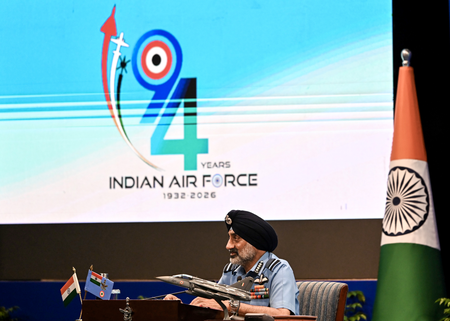 ड्रोन भारतीय वायुसेना के लिए क्रांतिकारी नहीं, बल्कि विकासवादी बदलाव एयर चीफ मार्शल एपी सिंह ड्रोन भारतीय वायुसेना के लिए क्रांतिकारी नहीं, बल्कि विकासवादी बदलाव एयर चीफ मार्शल एपी सिंह