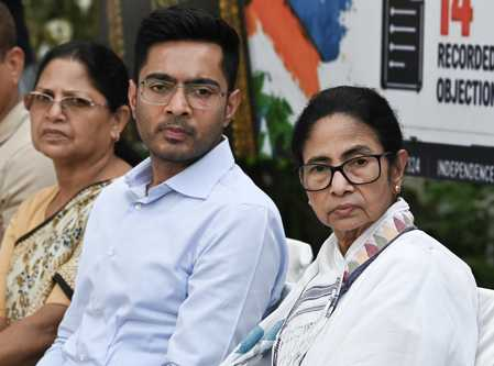 संसदीय समिति के चेयरपर्सन की नियुक्ति पर अभिषेक बनर्जी की आपत्ति, ओम बिरला को लिखा पत्र संसदीय समिति के चेयरपर्सन की नियुक्ति पर अभिषेक बनर्जी की आपत्ति, ओम बिरला को लिखा पत्र