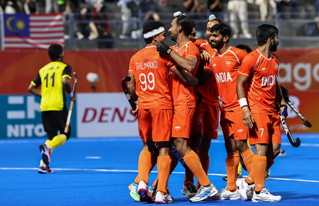 एशियन गेम्स 2026 में भारत ने जीते 85 मेडल, पीएम मोदी ने खिलाड़ियों को दी बधाई एशियन गेम्स 2026 में भारत ने जीते 85 मेडल, पीएम मोदी ने खिलाड़ियों को दी बधाई