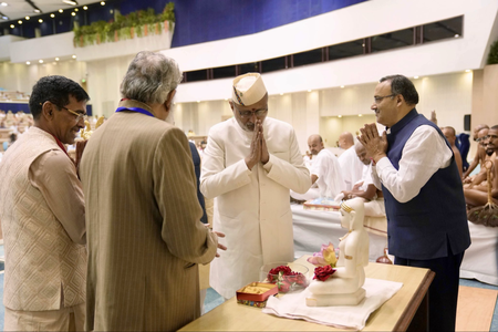 अहिंसा का अर्थ है विचार, वचन और कर्म से हिंसा का अभाव उपराष्ट्रपति अहिंसा का अर्थ है विचार, वचन और कर्म से हिंसा का अभाव उपराष्ट्रपति