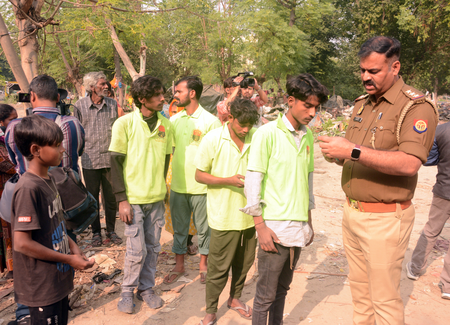 150 अवैध बांग्लादेशी प्रवासियों को डिपोर्ट करने के लिए कश्मीर से बंगाल भेजा गया 150 अवैध बांग्लादेशी प्रवासियों को डिपोर्ट करने के लिए कश्मीर से बंगाल भेजा गया